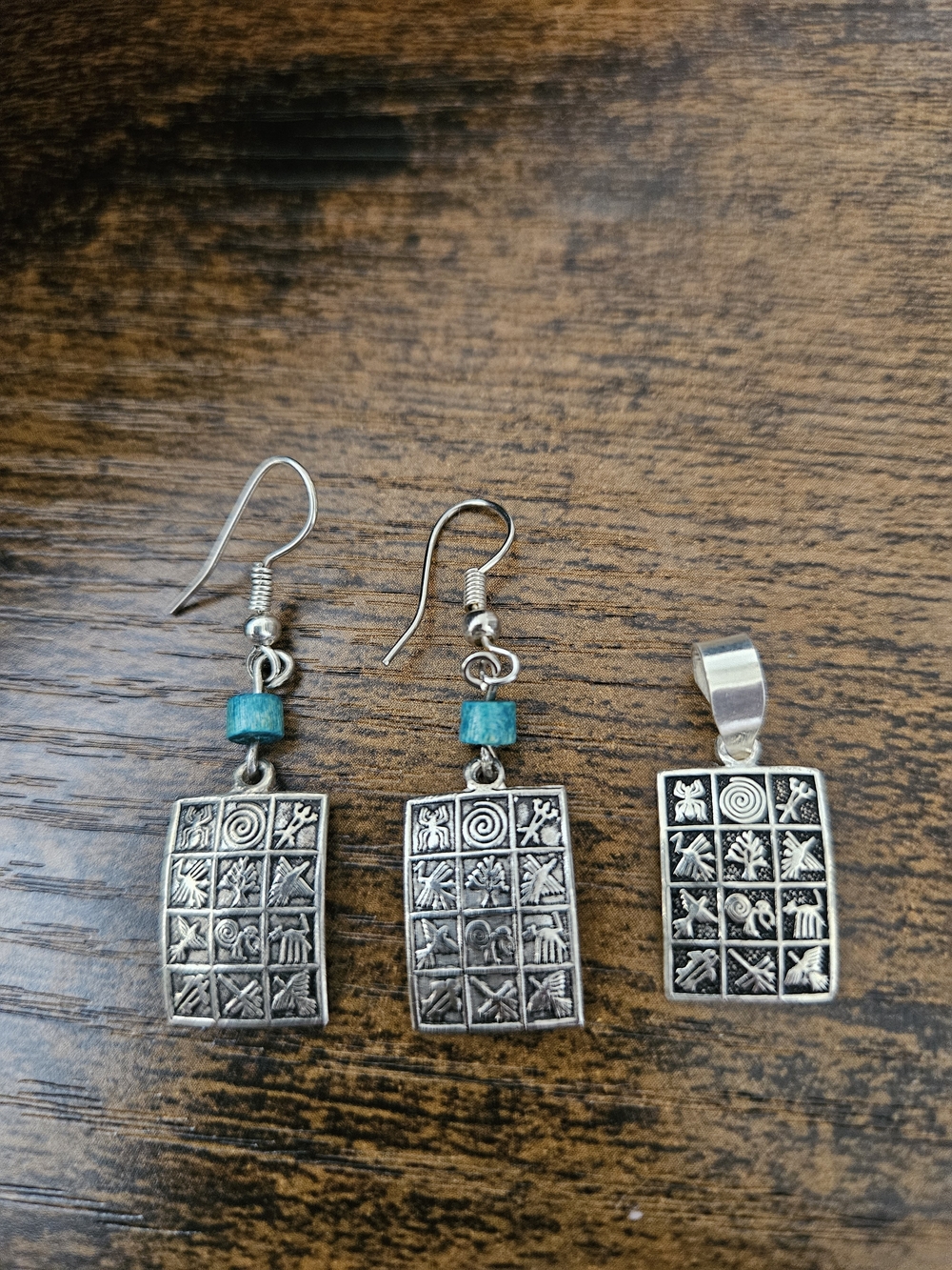 Silver Earrings & Pendand with  Engraved Nazca Lines.